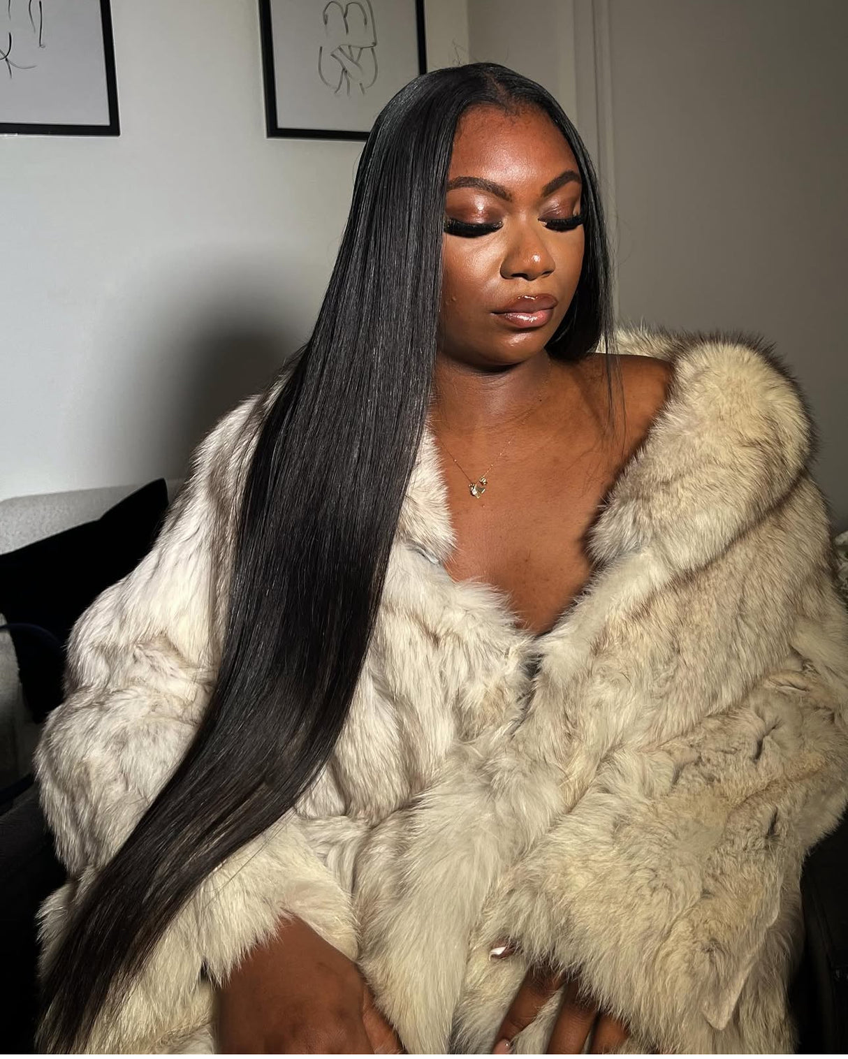 the-mona-label-Raw Vietnamese Straight Hair Bundles-model1